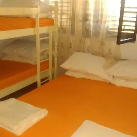 Guest house Aparmani Karla *